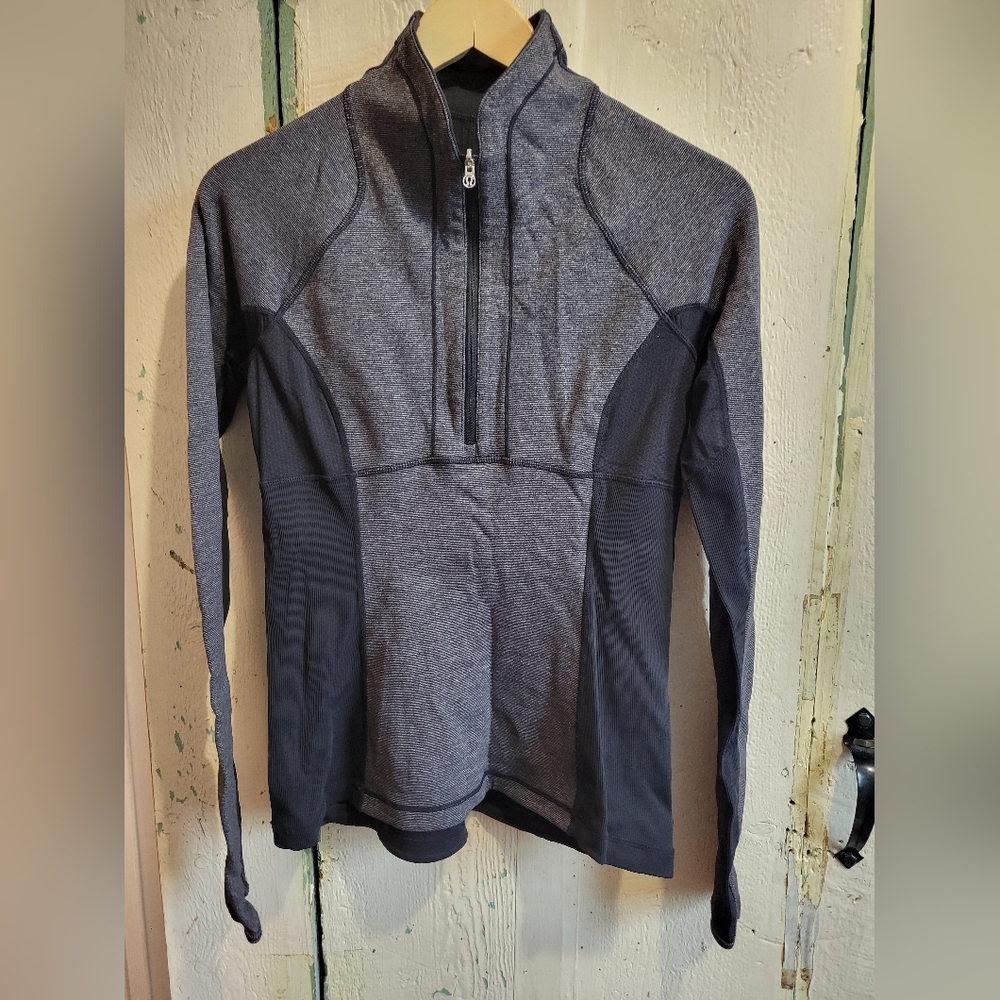 Lululemon Athletica Women's Black and Gray Quarter-Zip Hoodie